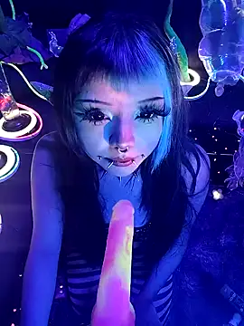 Snapshot of LaytonBox chatting on 02-17-26, 06:36 LaytonBox online show from 02-17-26, 06:36