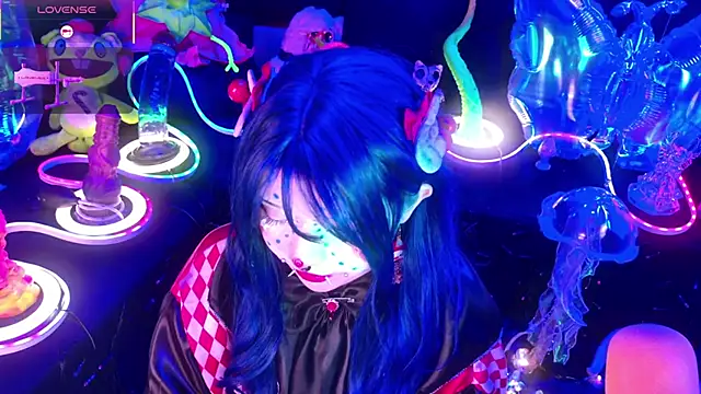 Snapshot of LaytonBox chatting on 02-19-26, 02:02 LaytonBox online show from 02-19-26, 02:02