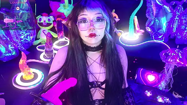 Snapshot of LaytonBox chatting on 02-20-26, 02:39 LaytonBox online show from 02-20-26, 02:39