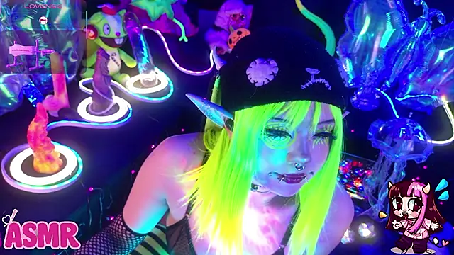 Snapshot of LaytonBox chatting on 02-24-26, 02:04 LaytonBox online show from 02-24-26, 02:04