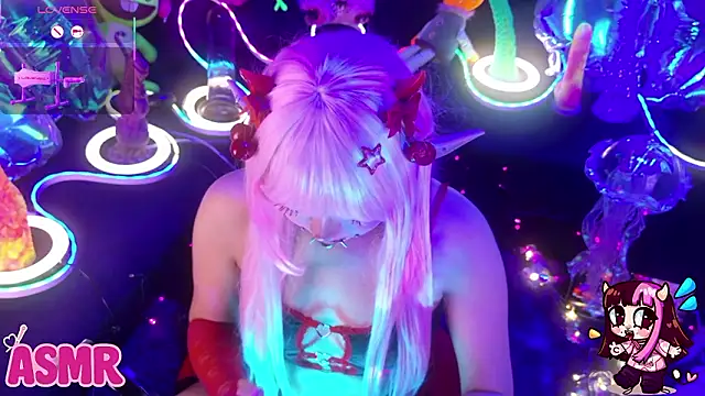 Snapshot of LaytonBox chatting on 03-06-26, 01:51 LaytonBox online show from 03-06-26, 01:51