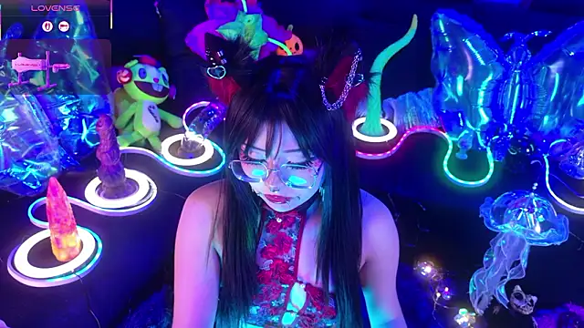 Snapshot of LaytonBox chatting on 03-13-26, 02:23 LaytonBox online show from 03-13-26, 02:23