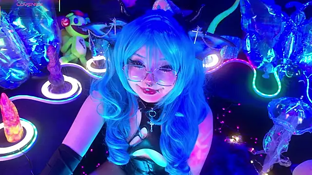 Snapshot of LaytonBox chatting on 03-14-26, 02:11 LaytonBox online show from 03-14-26, 02:11