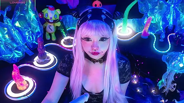 Snapshot of LaytonBox chatting on 03-18-26, 03:04 LaytonBox online show from 03-18-26, 03:04