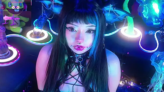 Snapshot of LaytonBox chatting on 03-19-26, 12:42 LaytonBox online show from 03-19-26, 12:42