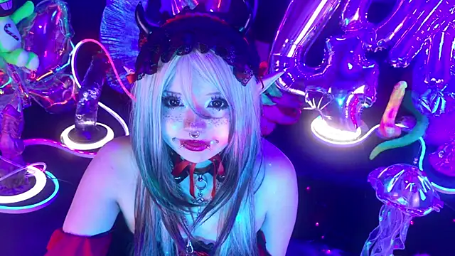 Snapshot of LaytonBox chatting on 03-23-26, 03:49 LaytonBox online show from 03-23-26, 03:49