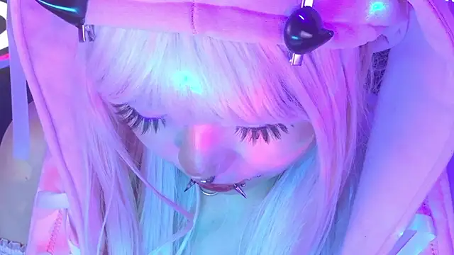 Snapshot of LaytonBox chatting on 03-31-26, 03:01 LaytonBox online show from 03-31-26, 03:01