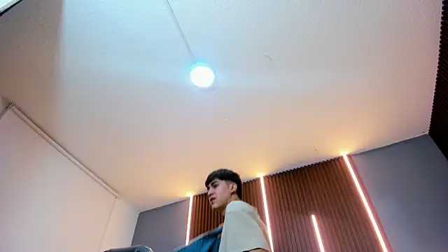 Tommy18   online show from 10-08-25, 03:26