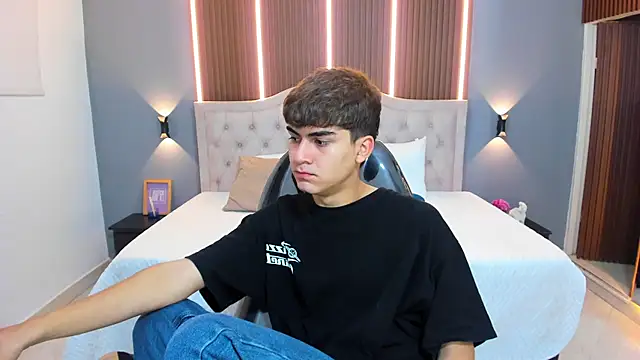 Tommy18   online show from 11-12-25, 03:40