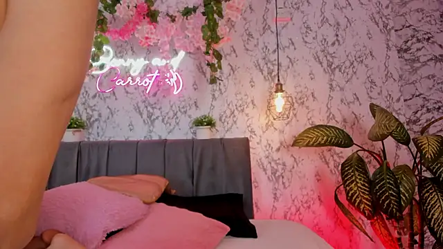 Snapshot of Bonny_and_carrot chatting on 02-21-26, 07:26 Bonny and carrot online show from 02-21-26, 07:26