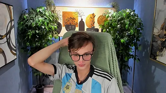 Snapshot of John_Weasley chatting on 09-11-25, 09:04 John Weasley online show from 09-11-25, 09:04