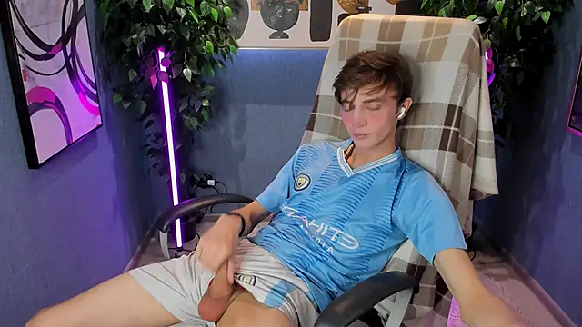 Snapshot of John_Weasley chatting on 09-13-25, 08:19 John Weasley online show from 09-13-25, 08:19