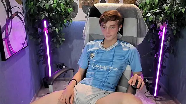 Snapshot of John_Weasley chatting on 09-21-25, 09:16 John Weasley online show from 09-21-25, 09:16