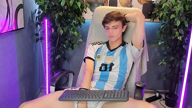 Snapshot of John_Weasley chatting on 10-21-25, 12:39 John Weasley online show from 10-21-25, 12:39