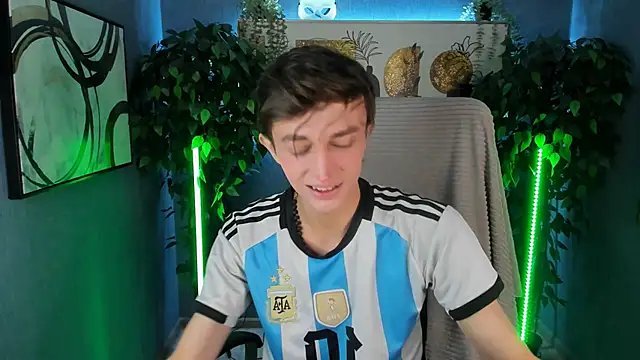 Snapshot of John_Weasley chatting on 11-12-25, 11:54 John Weasley online show from 11-12-25, 11:54