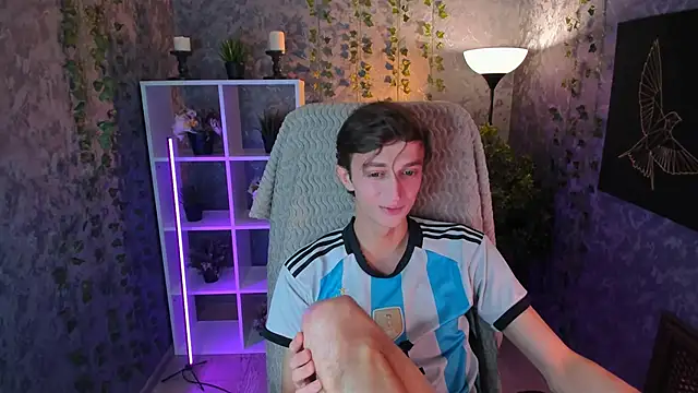 Snapshot of John_Weasley chatting on 11-19-25, 12:49 John Weasley online show from 11-19-25, 12:49