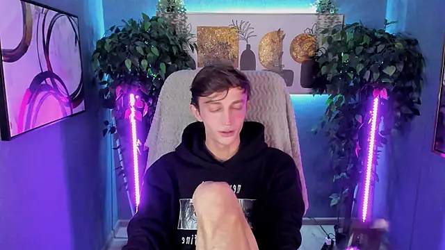 John Weasley online show from 11-29-25, 01:03