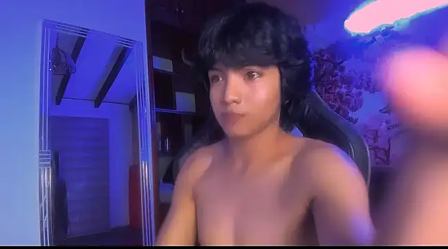 AllanYong18 online show from 01-12-25, 04:00
