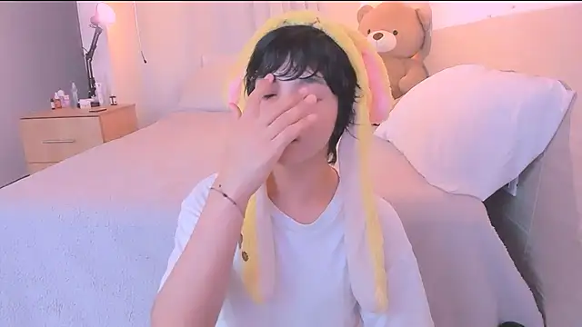 AllanYong18 online show from 10-10-25, 12:31