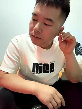 Snapshot of zxb757369 chatting on 10-24-25, 10:44 zxb757369 online show from 10-24-25, 10:44