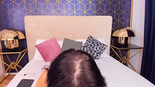 SarahGrays online show from 01-26-25, 01:52