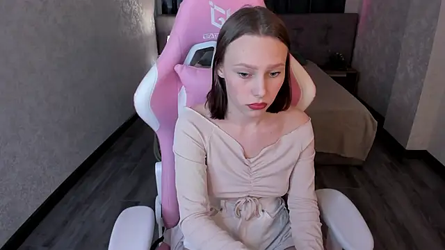 Aliceforfuun online show from 03-04-25, 10:02