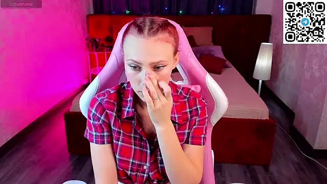 Aliceforfuun online show from 09-10-25, 08:47