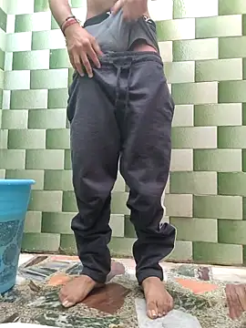 Snapshot of TOPMOON001 chatting on 11-16-25, 05:13 TOPMOON001 online show from 11-16-25, 05:13