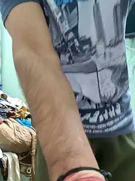 Snapshot of TOPMOON001 chatting on 11-20-25, 05:18 TOPMOON001 online show from 11-20-25, 05:18