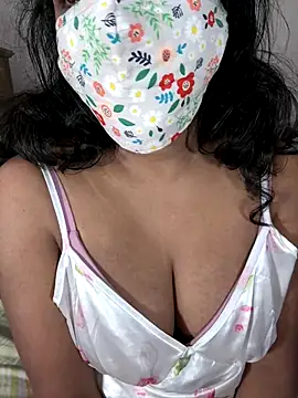 Snapshot of ArathyNambyarMallu chatting on 10-12-25, 02:16 ArathyNambyarMallu online show from 10-12-25, 02:16