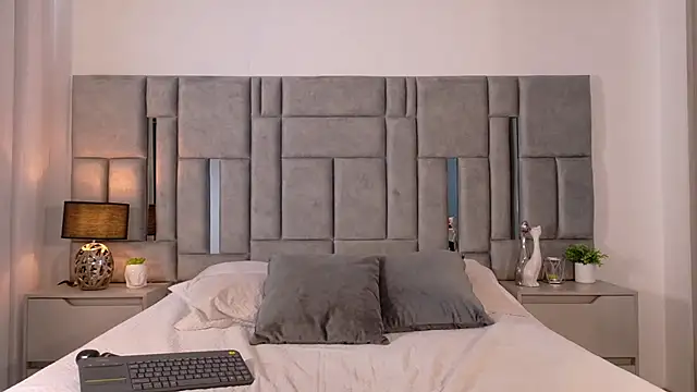 Karla Hudsson online show from 02-16-26, 01:40