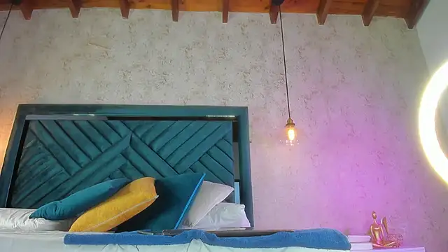 Marttina Ruiz online show from 04-11-26, 07:29