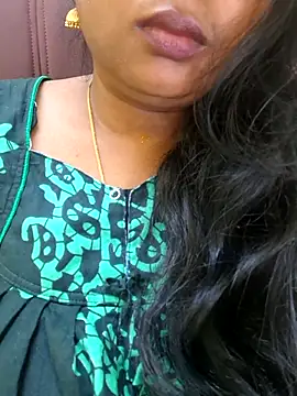 Snapshot of kanikasree chatting on 10-21-25, 05:52 kanikasree online show from 10-21-25, 05:52