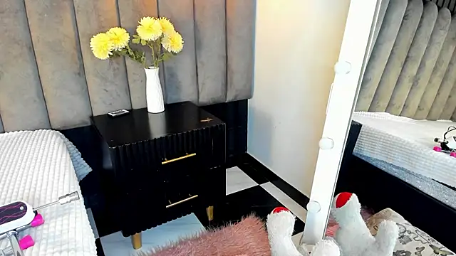 chelsea bolton  online show from 11-14-25, 12:37