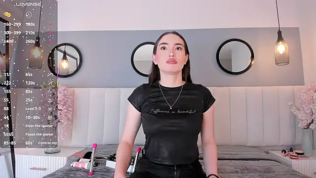 Snapshot of chelsea_bolton_ chatting on 03-01-26, 01:02 chelsea bolton online show from 03-01-26, 01:02