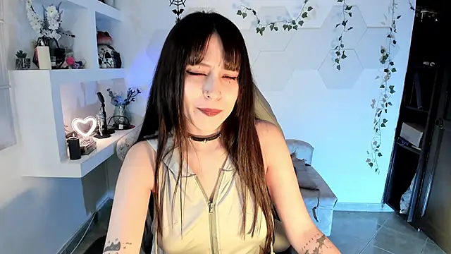 Effy Devalk online show from 10-08-25, 02:36