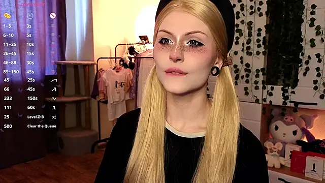 Emily  Mooree online show from 10-04-25, 07:28