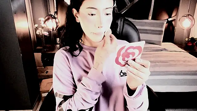 vaiolethsan   online show from 12-20-25, 08:05