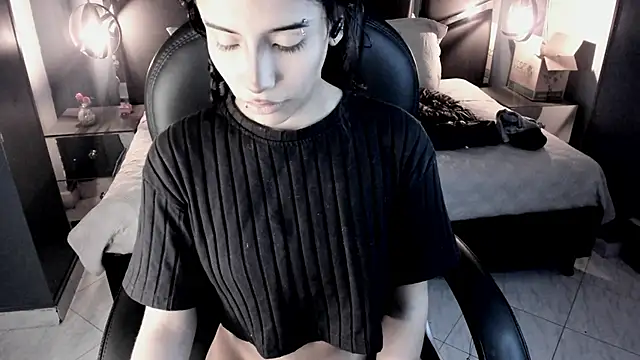 vaiolethsan   online show from 02-12-26, 08:59