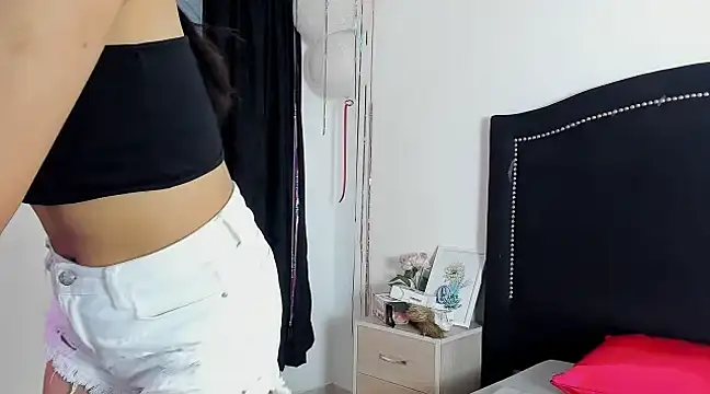 Snapshot of Cleo_Hott chatting on 03-22-25, 04:14 Cleo Hott online show from 03-22-25, 04:14