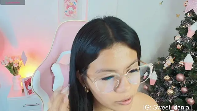 sweet dania  online show from 12-19-25, 03:46