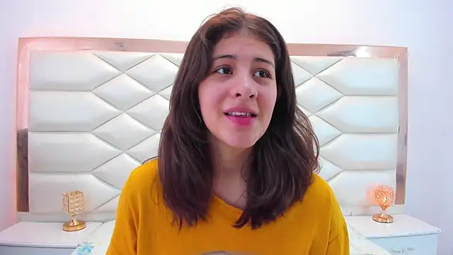 Snapshot of MiaQueen021 chatting on 01-28-25, 03:46 MiaQueen021 online show from 01-28-25, 03:46