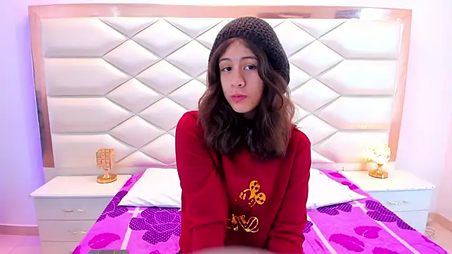 Snapshot of MiaQueen021 chatting on 02-08-25, 12:28 MiaQueen021 online show from 02-08-25, 12:28