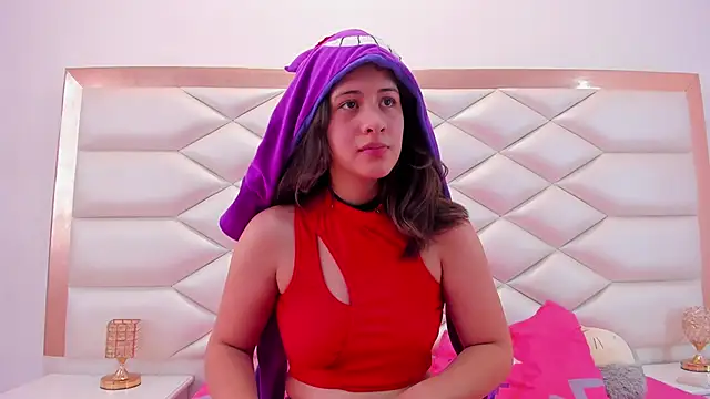 Snapshot of MiaQueen021 chatting on 03-19-25, 06:44 MiaQueen021 online show from 03-19-25, 06:44