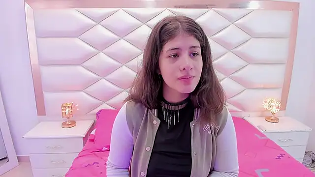 Snapshot of MiaQueen021 chatting on 03-20-25, 01:15 MiaQueen021 online show from 03-20-25, 01:15