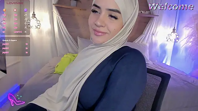 Snapshot of Luceroooo chatting on 01-16-25, 12:20 Luceroooo online show from 01-16-25, 12:20