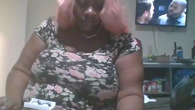 Snapshot of ExoticChocolit chatting on 09-14-25, 02:16 ExoticChocolit online show from 09-14-25, 02:16