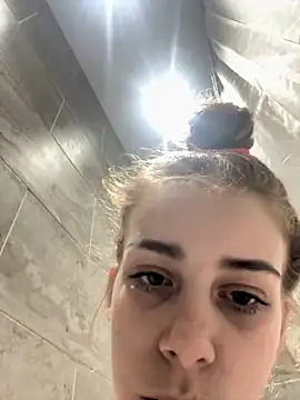 Snapshot of VioletxBlue chatting on 10-30-25, 11:38 VioletxBlue online show from 10-30-25, 11:38