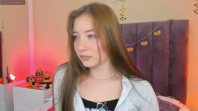 Dahlia Rousse online show from 10-21-25, 10:43