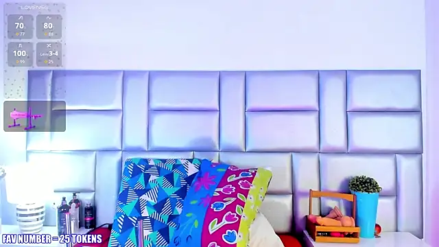 LovelyNickii online show from 11-24-25, 12:38